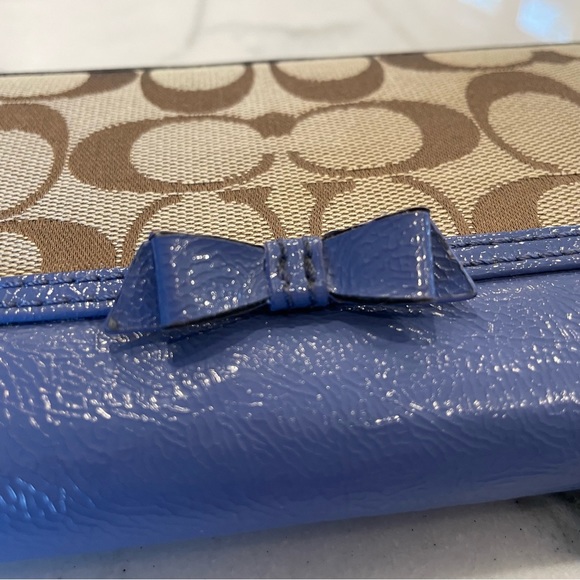COACH Periwinkle blue/lavender zipped wallet with bow detail - Picture 4 of 5